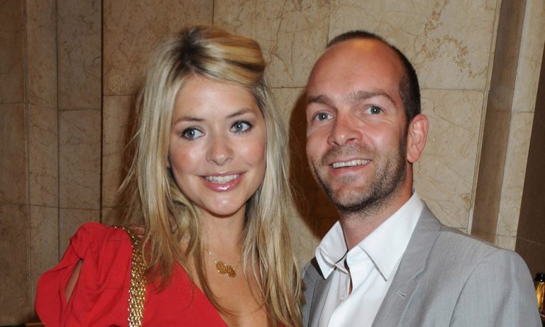 Holly Willoughby Net Worth(2021) - Salary, Dress Size, Wedding Ring